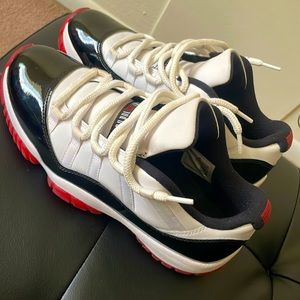 Jordan 11 retro low concord - bred 9/10 condition